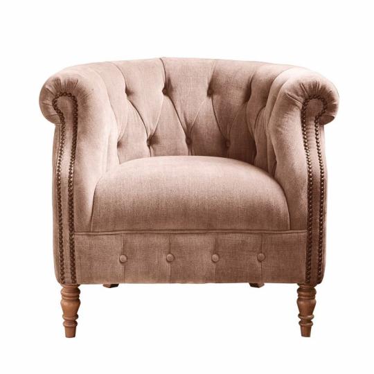 klubove kreslo tuzene bezove zamatove chesterfield carpicove kreslo elegantne obcianske vila zamok obyvackovy nabytok zariadenie.jpg